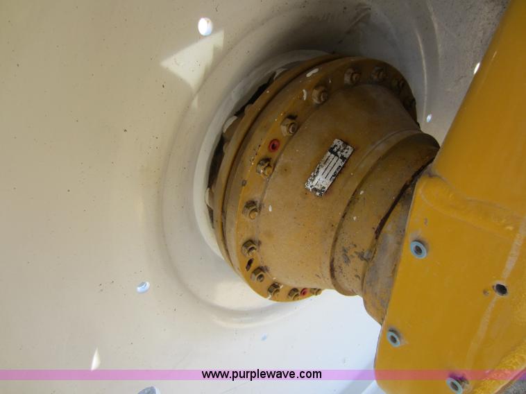 image for item A5606 2004 Ag-Chem RoGator 1064 sprayer