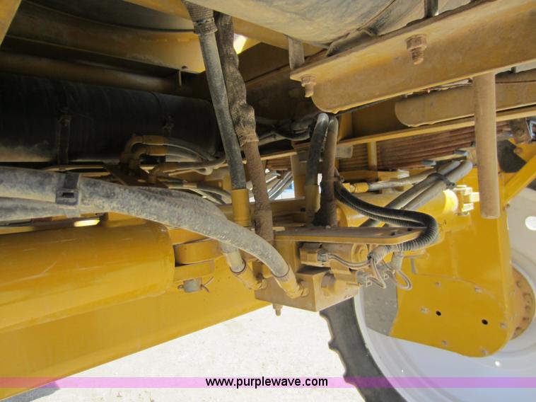 image for item A5606 2004 Ag-Chem RoGator 1064 sprayer