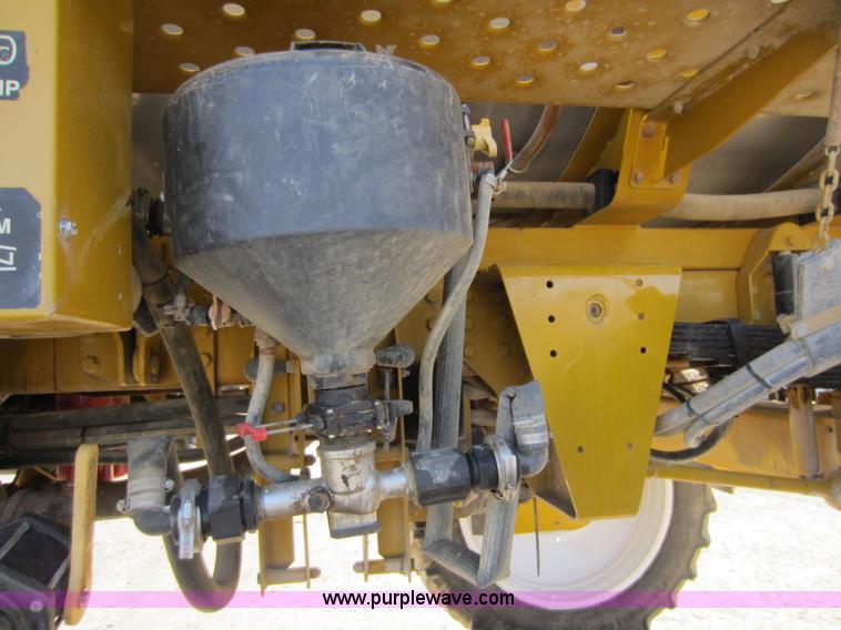 image for item A5606 2004 Ag-Chem RoGator 1064 sprayer