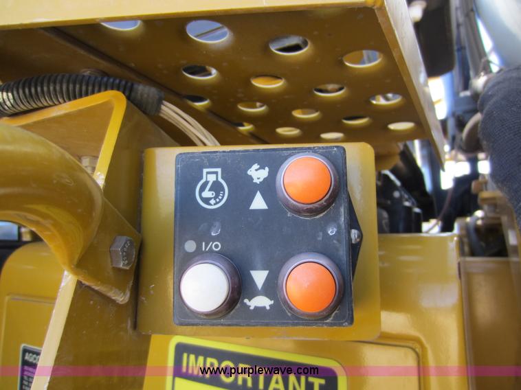 image for item A5606 2004 Ag-Chem RoGator 1064 sprayer