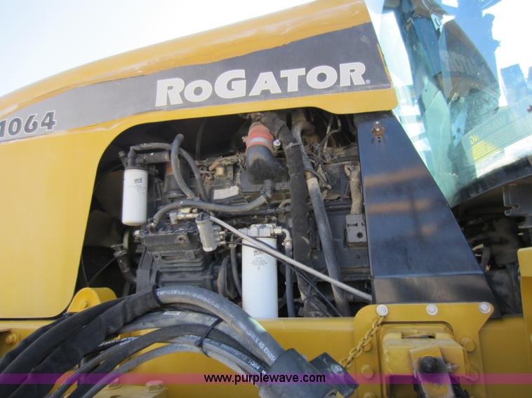 image for item A5606 2004 Ag-Chem RoGator 1064 sprayer