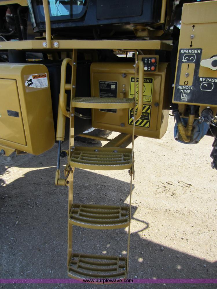 image for item A5606 2004 Ag-Chem RoGator 1064 sprayer