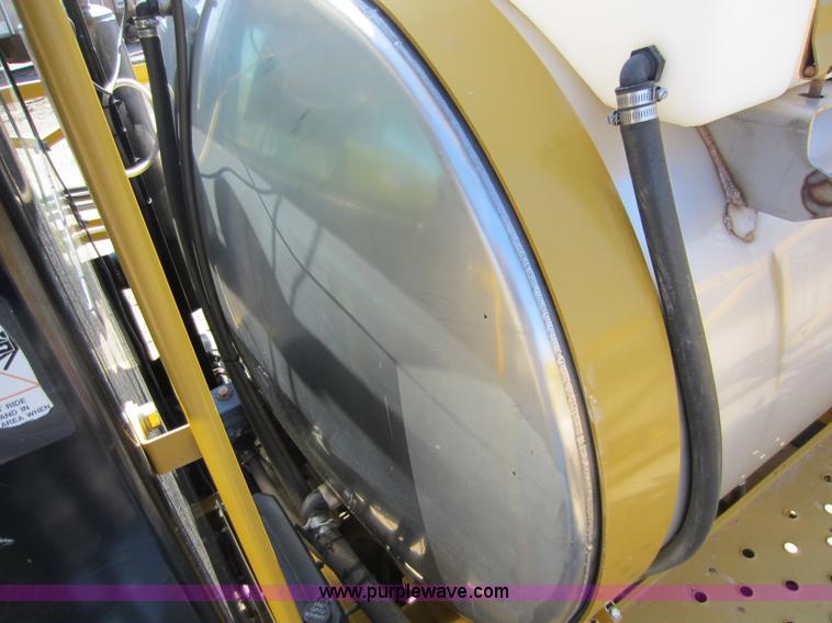 image for item A5606 2004 Ag-Chem RoGator 1064 sprayer