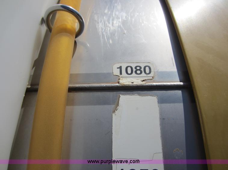 image for item A5606 2004 Ag-Chem RoGator 1064 sprayer