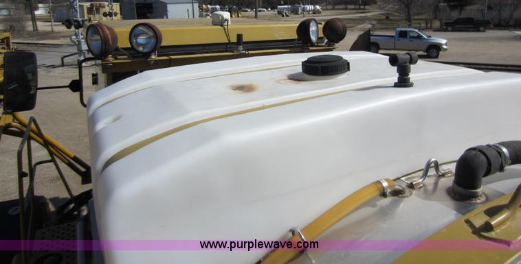 image for item A5606 2004 Ag-Chem RoGator 1064 sprayer