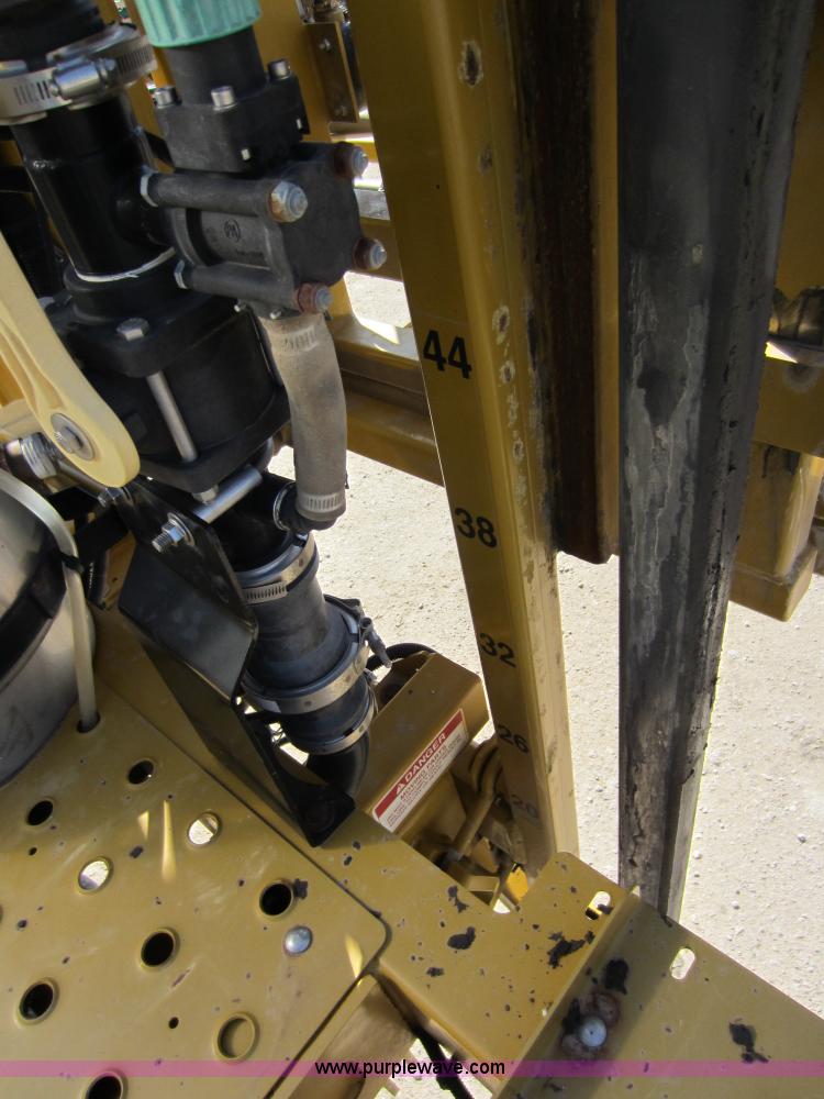 image for item A5606 2004 Ag-Chem RoGator 1064 sprayer