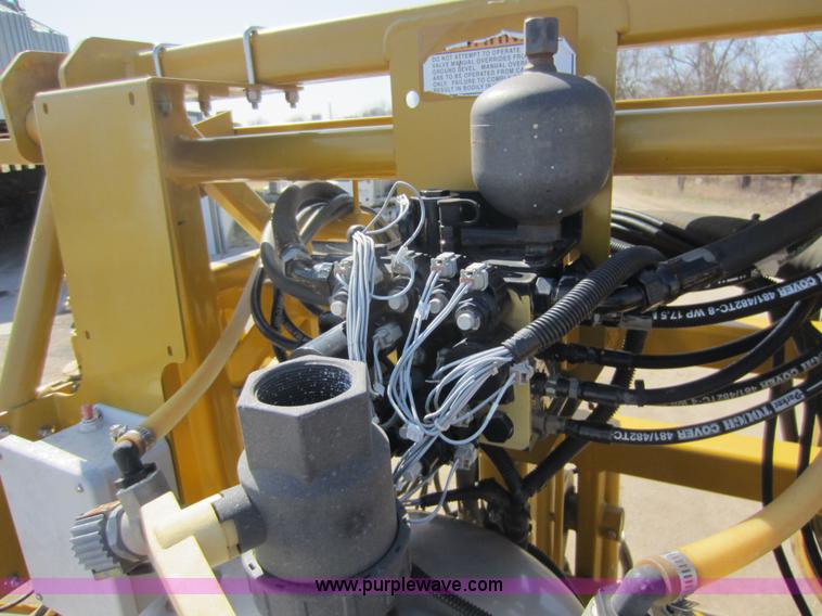 image for item A5606 2004 Ag-Chem RoGator 1064 sprayer