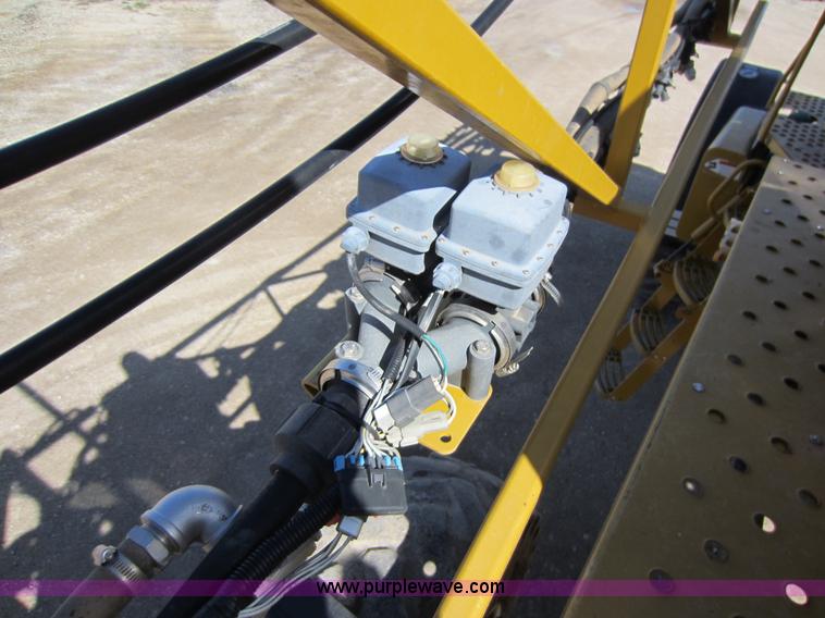 image for item A5606 2004 Ag-Chem RoGator 1064 sprayer