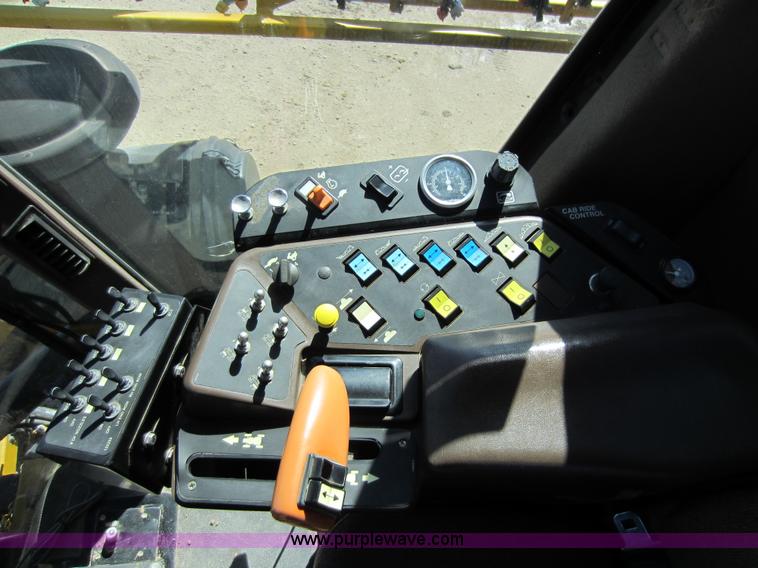 image for item A5606 2004 Ag-Chem RoGator 1064 sprayer