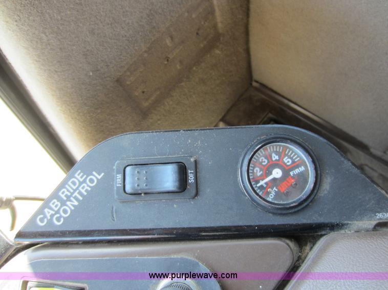 image for item A5606 2004 Ag-Chem RoGator 1064 sprayer