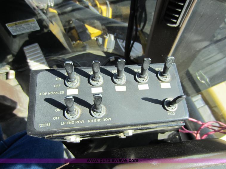 image for item A5606 2004 Ag-Chem RoGator 1064 sprayer