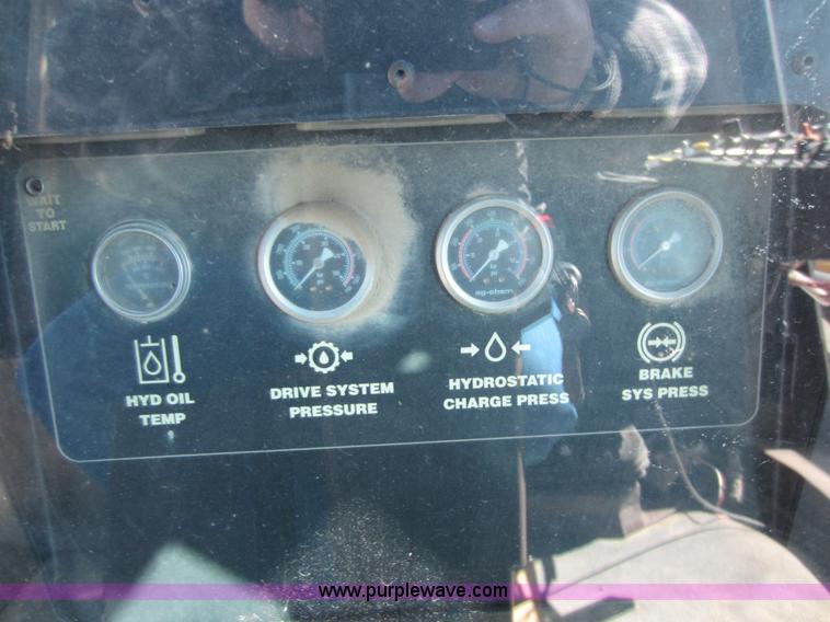 image for item A5606 2004 Ag-Chem RoGator 1064 sprayer