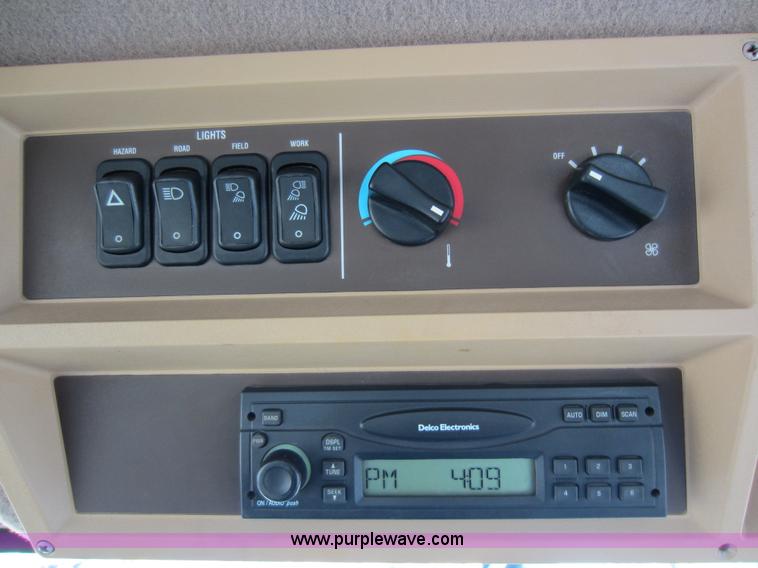 image for item A5606 2004 Ag-Chem RoGator 1064 sprayer