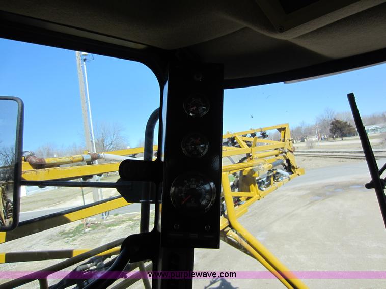 image for item A5606 2004 Ag-Chem RoGator 1064 sprayer