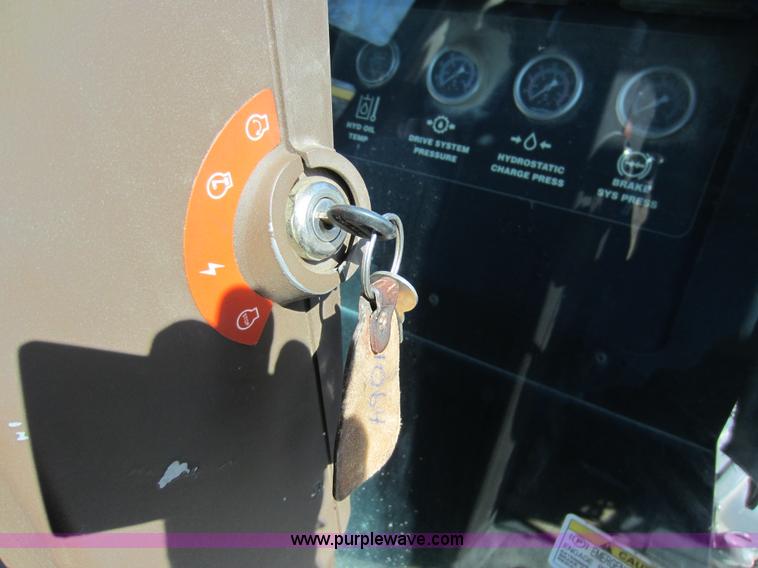 image for item A5606 2004 Ag-Chem RoGator 1064 sprayer