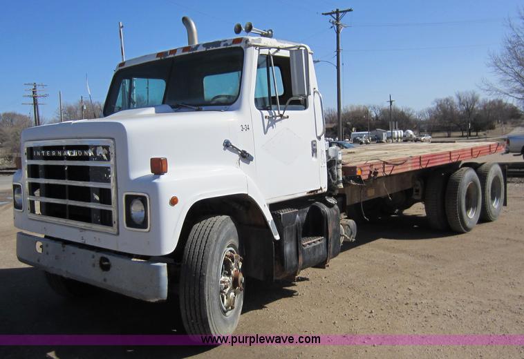 image for item A5607 1980 International F2275 flat bed truck