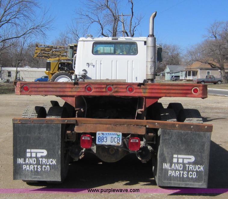 image for item A5607 1980 International F2275 flat bed truck