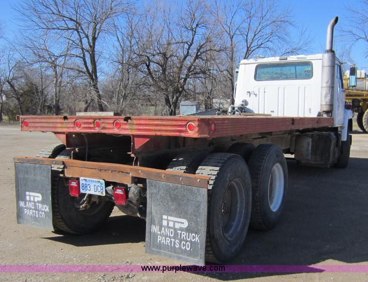 image for item A5607 1980 International F2275 flat bed truck