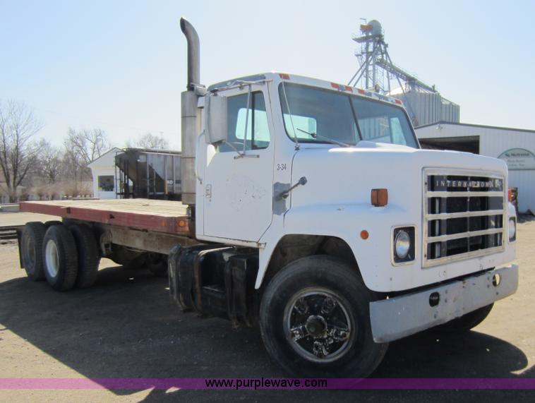 image for item A5607 1980 International F2275 flat bed truck