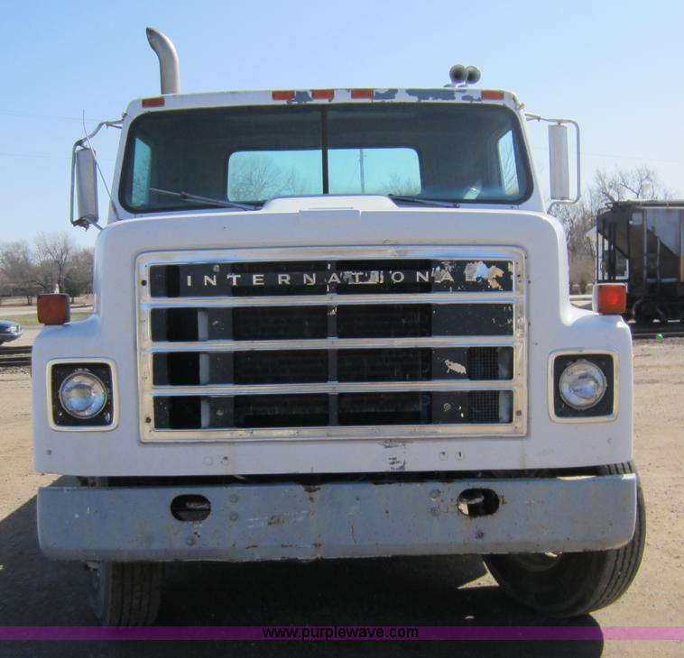 image for item A5607 1980 International F2275 flat bed truck