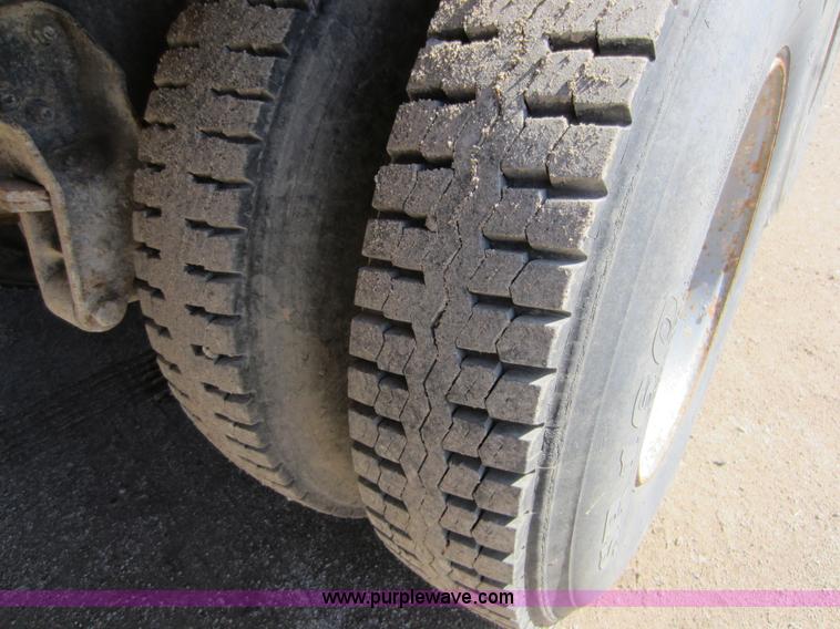 image for item A5607 1980 International F2275 flat bed truck