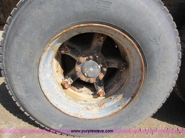 image for item A5607 1980 International F2275 flat bed truck