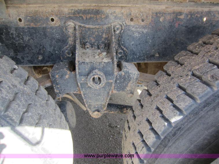 image for item A5607 1980 International F2275 flat bed truck