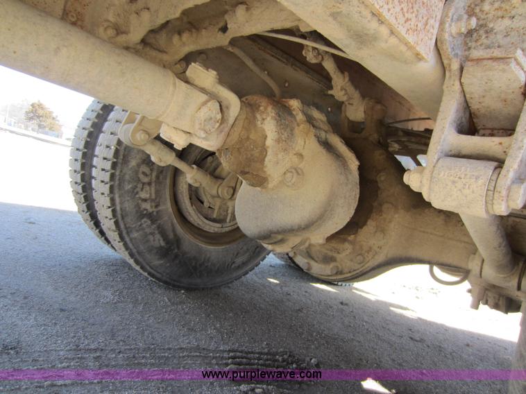 image for item A5607 1980 International F2275 flat bed truck