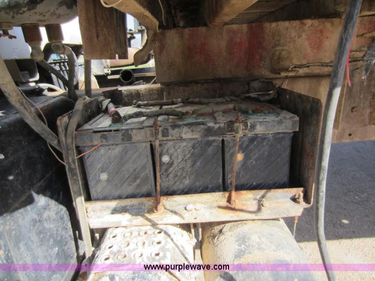 image for item A5607 1980 International F2275 flat bed truck