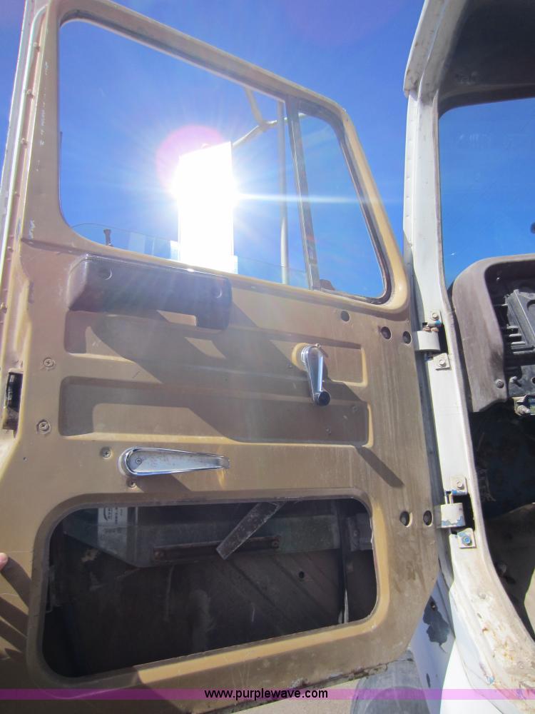 image for item A5607 1980 International F2275 flat bed truck