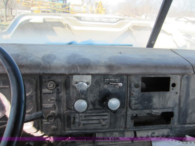 image for item A5607 1980 International F2275 flat bed truck