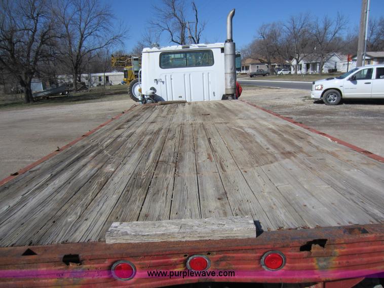 image for item A5607 1980 International F2275 flat bed truck