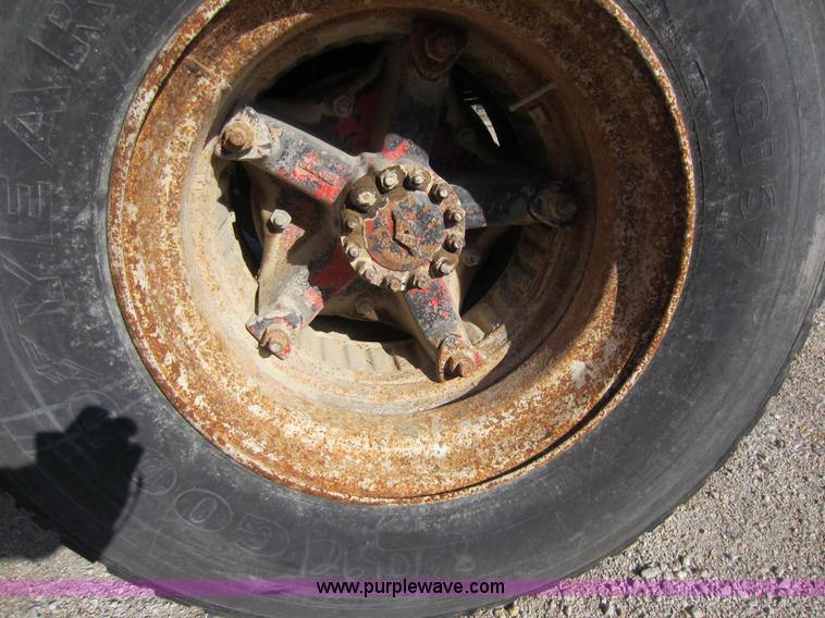 image for item A5608 1982 Ford 7000 fertilizer tender truck