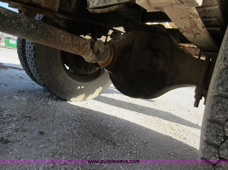 image for item A5608 1982 Ford 7000 fertilizer tender truck