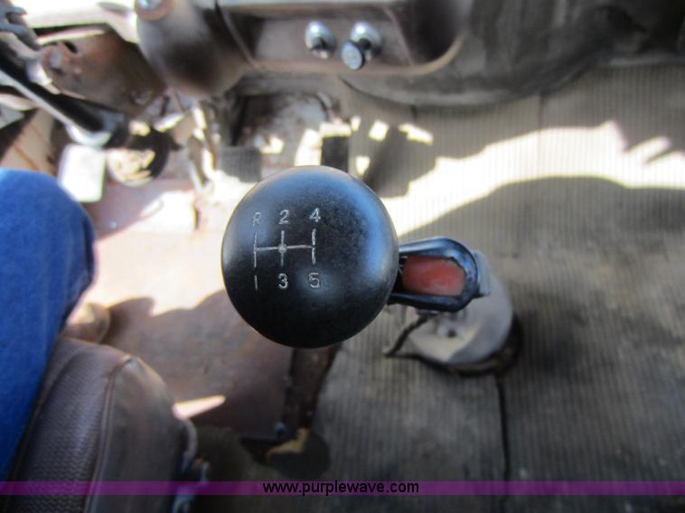 image for item A5608 1982 Ford 7000 fertilizer tender truck