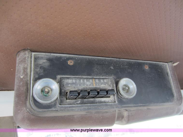 image for item A5608 1982 Ford 7000 fertilizer tender truck