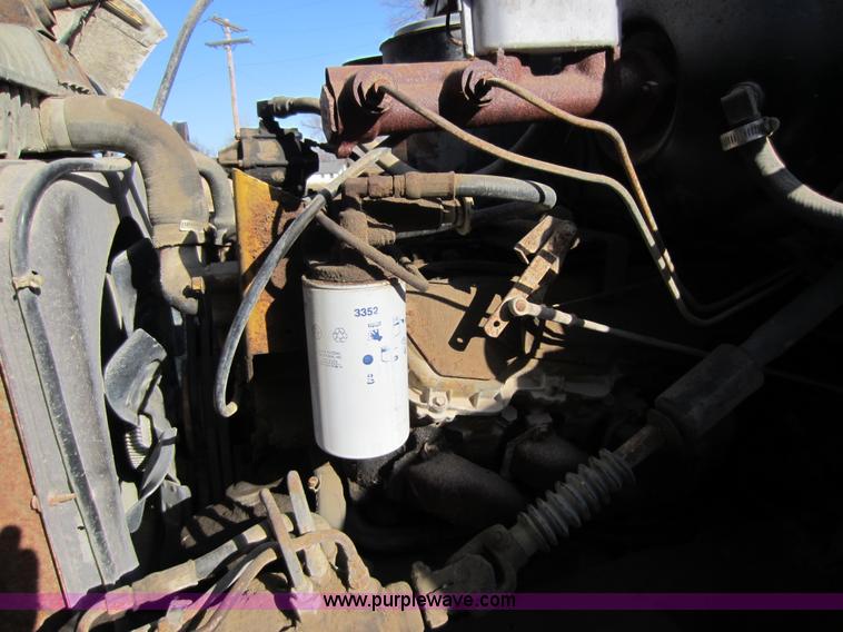 image for item A5608 1982 Ford 7000 fertilizer tender truck