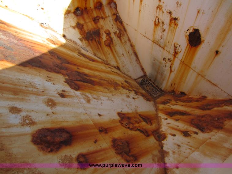 image for item A5608 1982 Ford 7000 fertilizer tender truck