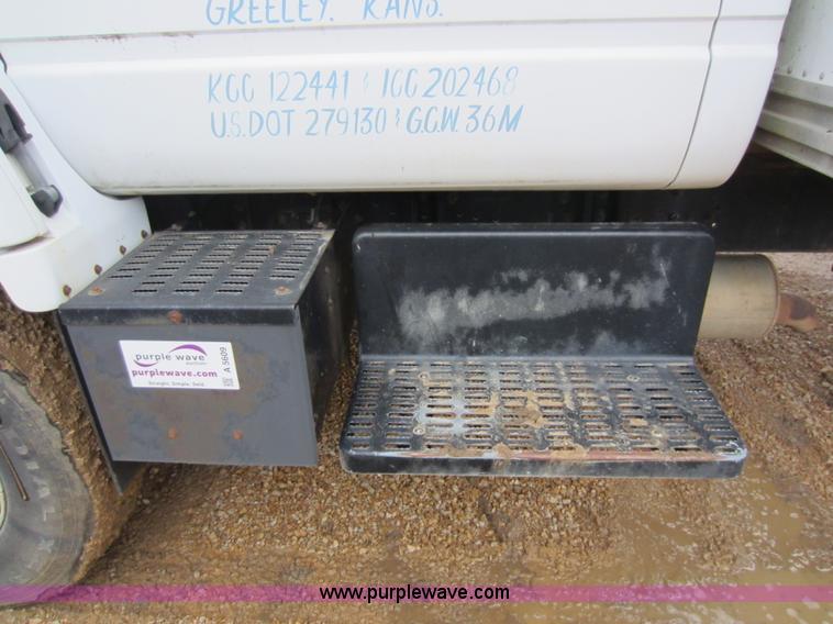 image for item A5609 1994 GMC TopKick box truck