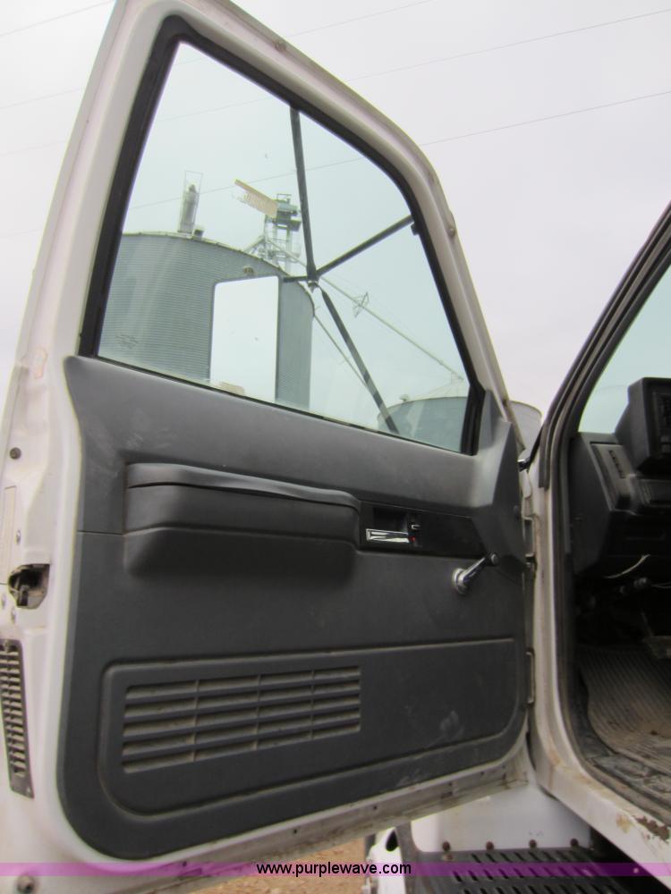 image for item A5609 1994 GMC TopKick box truck