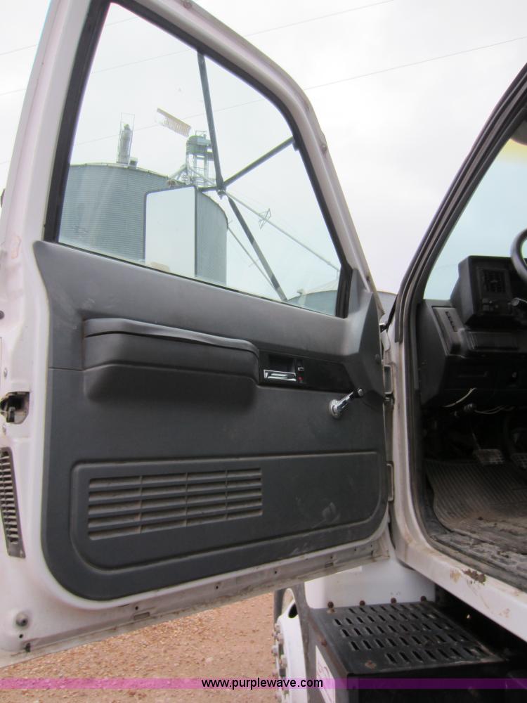 image for item A5609 1994 GMC TopKick box truck