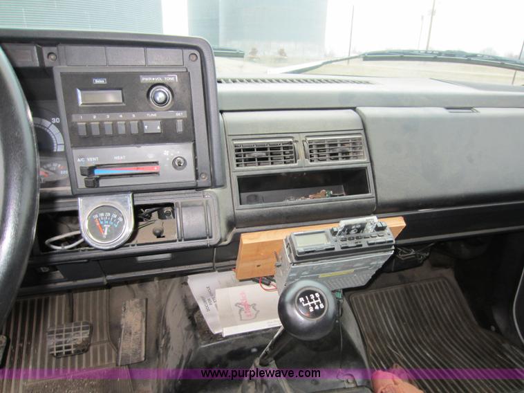 image for item A5609 1994 GMC TopKick box truck