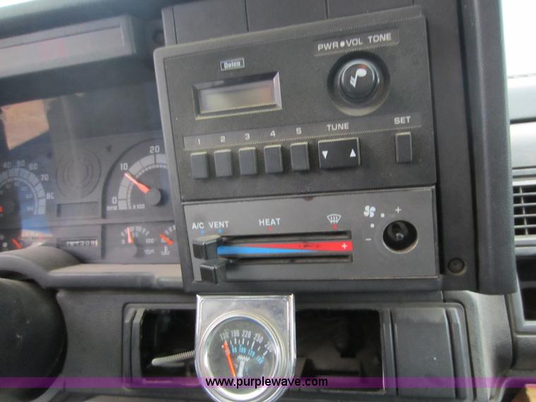 image for item A5609 1994 GMC TopKick box truck