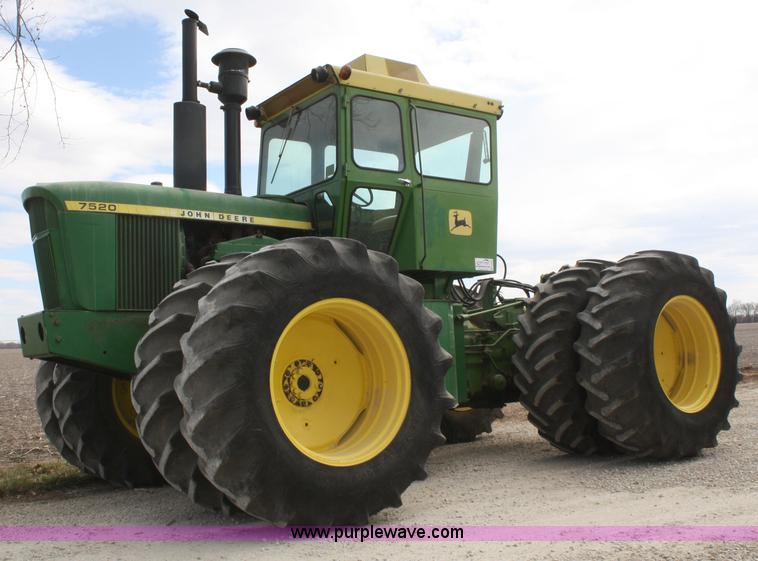 image for item A6845 1974 John Deere 7520 articulating 4WD tractor