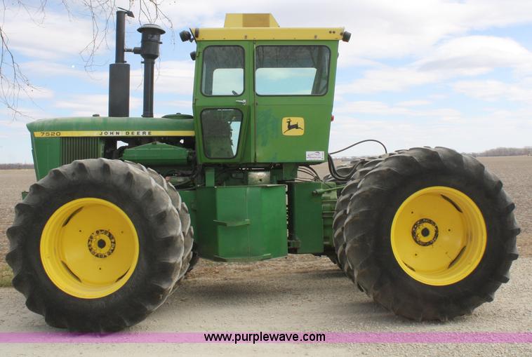 image for item A6845 1974 John Deere 7520 articulating 4WD tractor