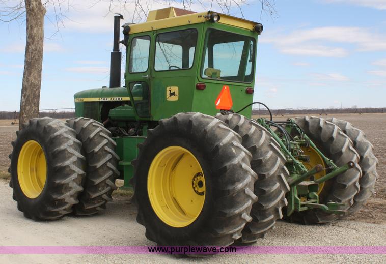 image for item A6845 1974 John Deere 7520 articulating 4WD tractor