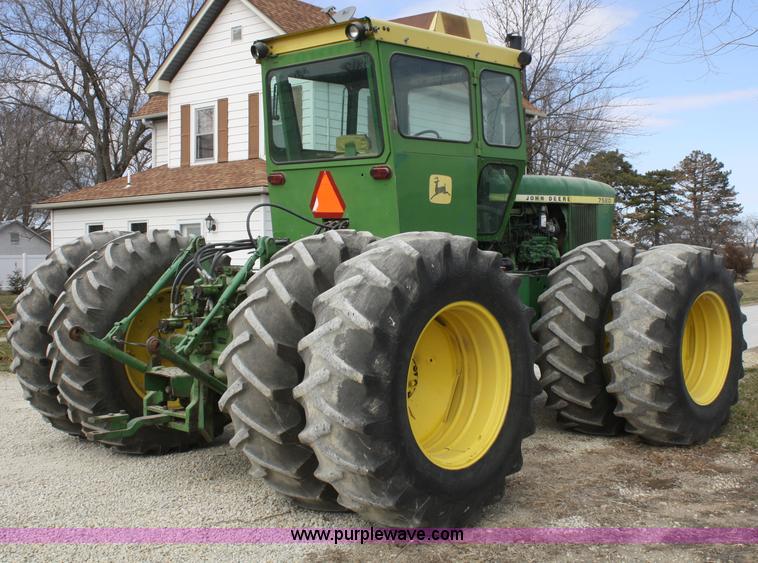 image for item A6845 1974 John Deere 7520 articulating 4WD tractor
