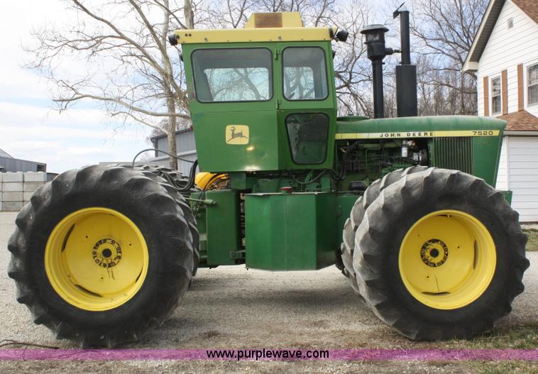 image for item A6845 1974 John Deere 7520 articulating 4WD tractor