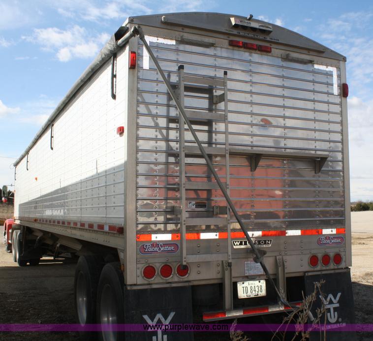 image for item A6930 2007 Wilson Pacesetter DWH550 43' grain trailer