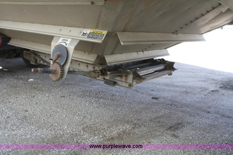 image for item A6930 2007 Wilson Pacesetter DWH550 43' grain trailer